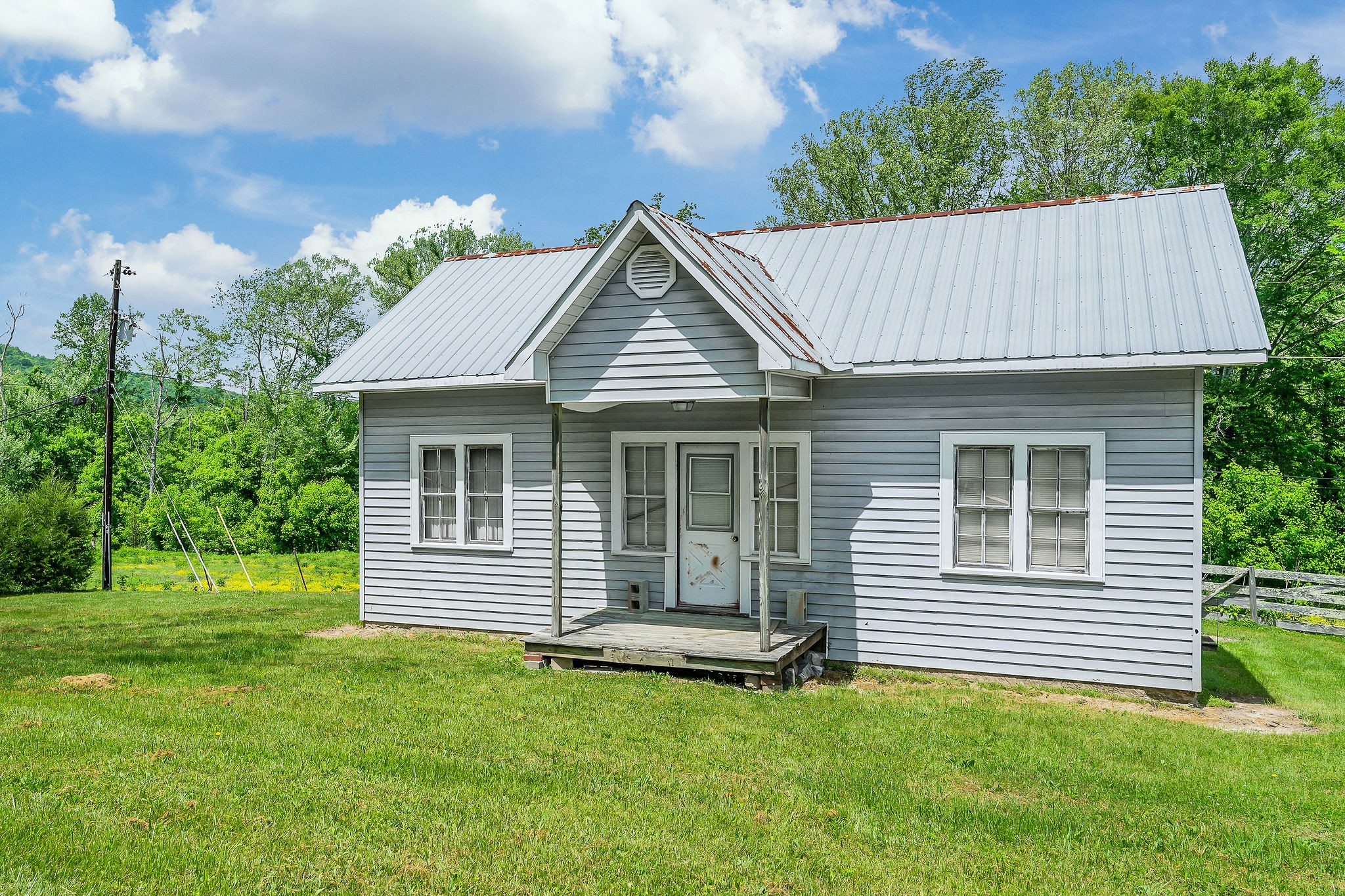 1687 Delk Creek Road Pall Mall, TN 38577 - Photo 39 of 81 a front view of a house with a garden