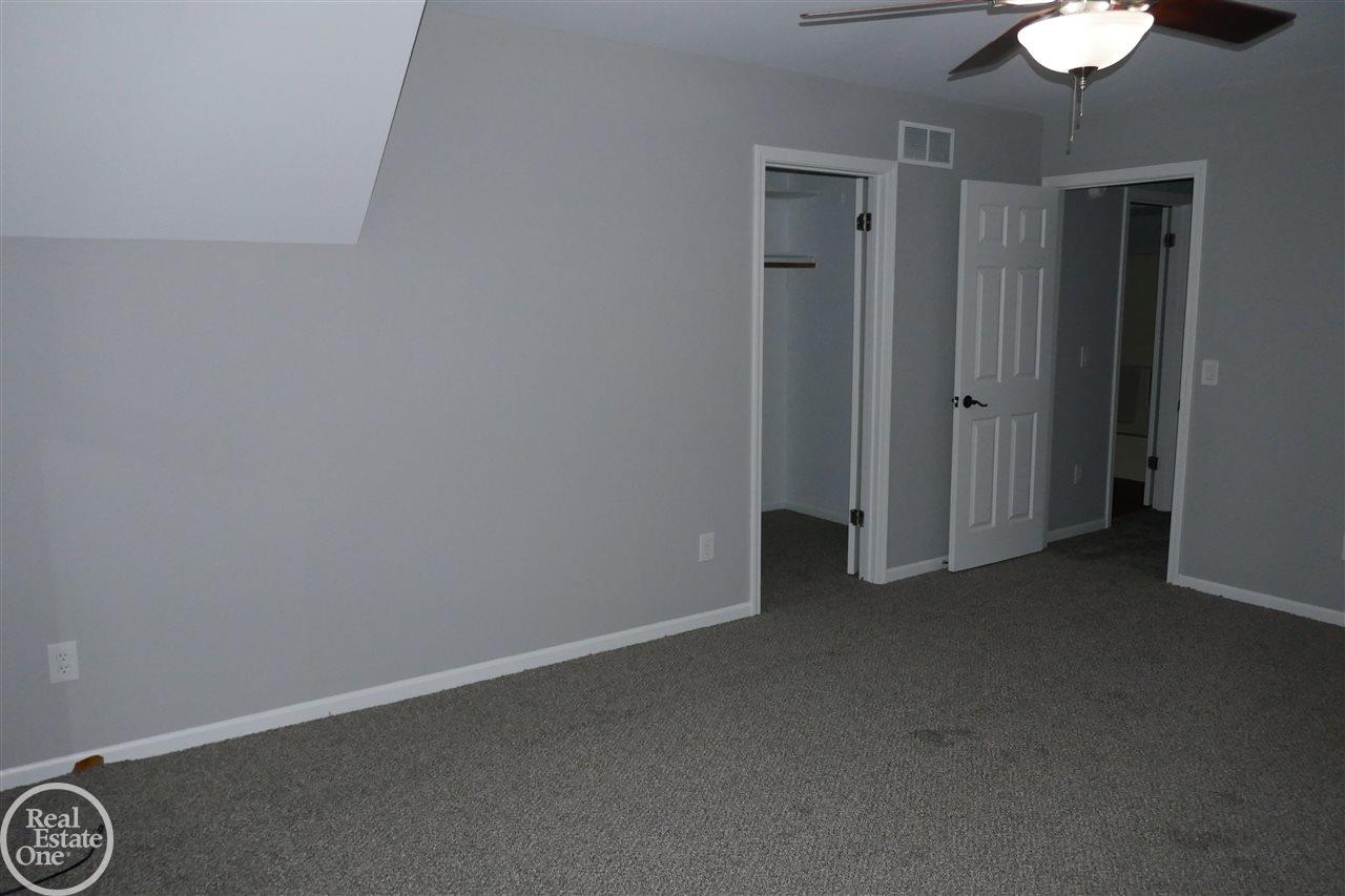 2932 Michigan Road Port Huron, MI 48060 - Photo 22 of 34 50001817-21.JPG