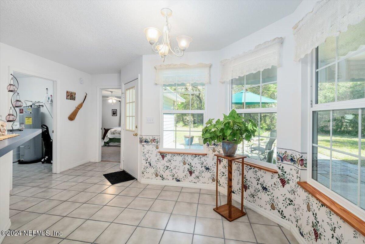 6481 Brooklyn Bay Road Keystone Heights, FL 32656 - Photo 18 of 45 a view of a living room and window