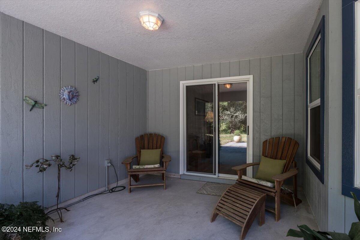 6481 Brooklyn Bay Road Keystone Heights, FL 32656 - Photo 32 of 45 a living room with furniture and a window