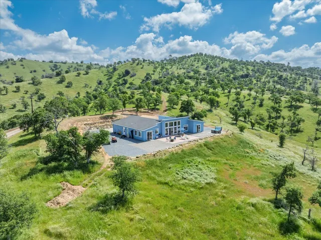 $1,750,000 | 39603 Road 810, Raymond, CA 93653