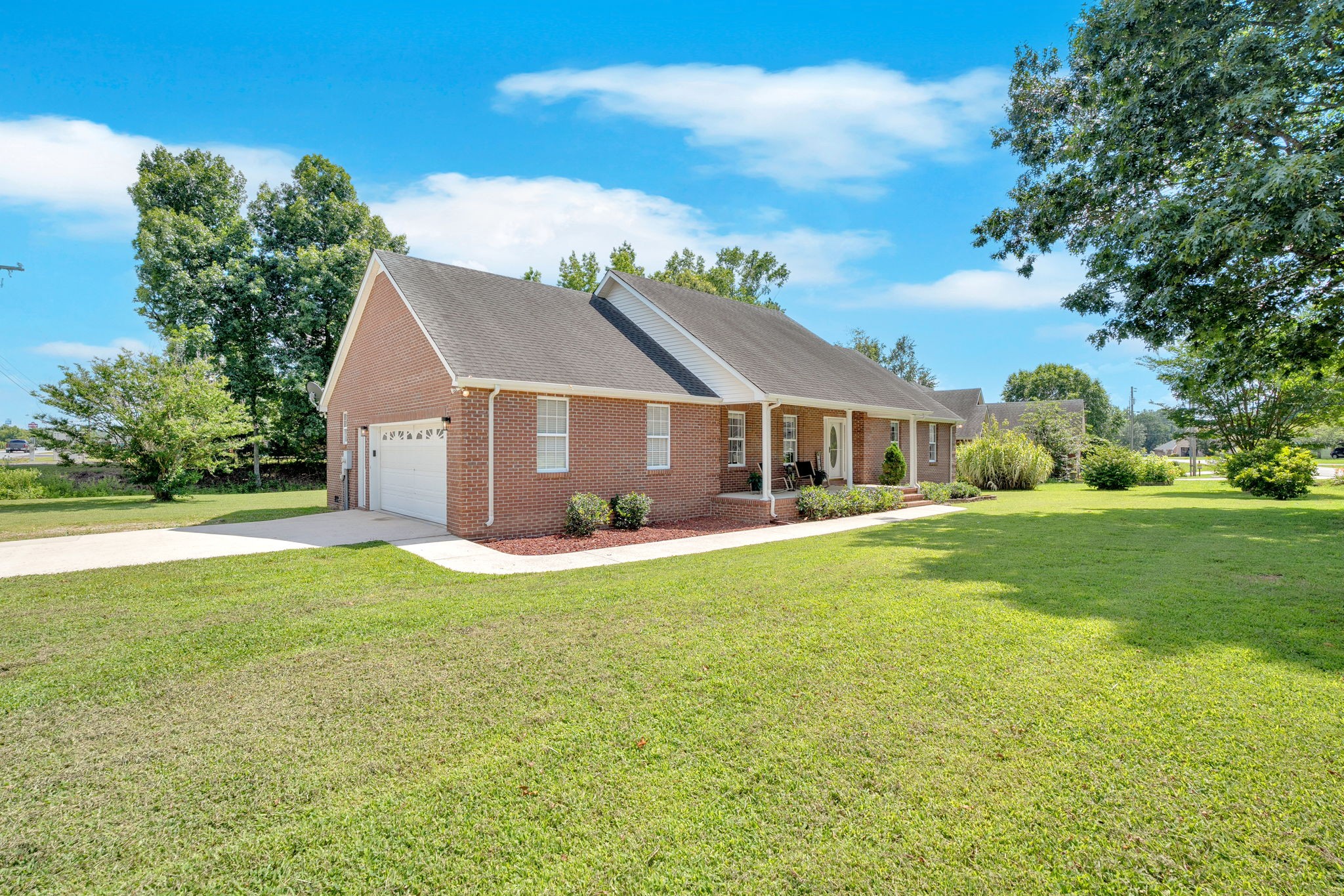 282 Hunt Creek Road Manchester, TN 37355 - Photo 30 of 39 a front view of house with yard and green space