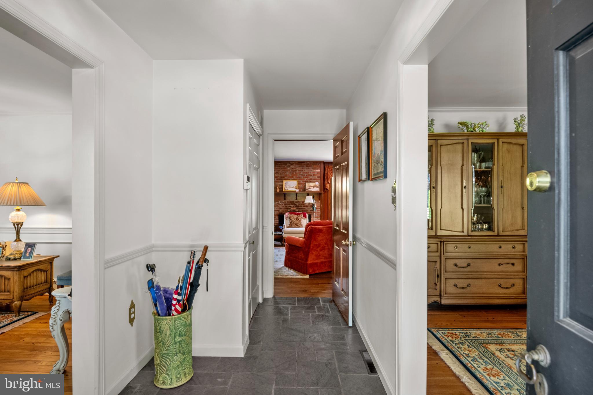 305 Green Lane Reading, PA 19601 - Photo 3 of 31