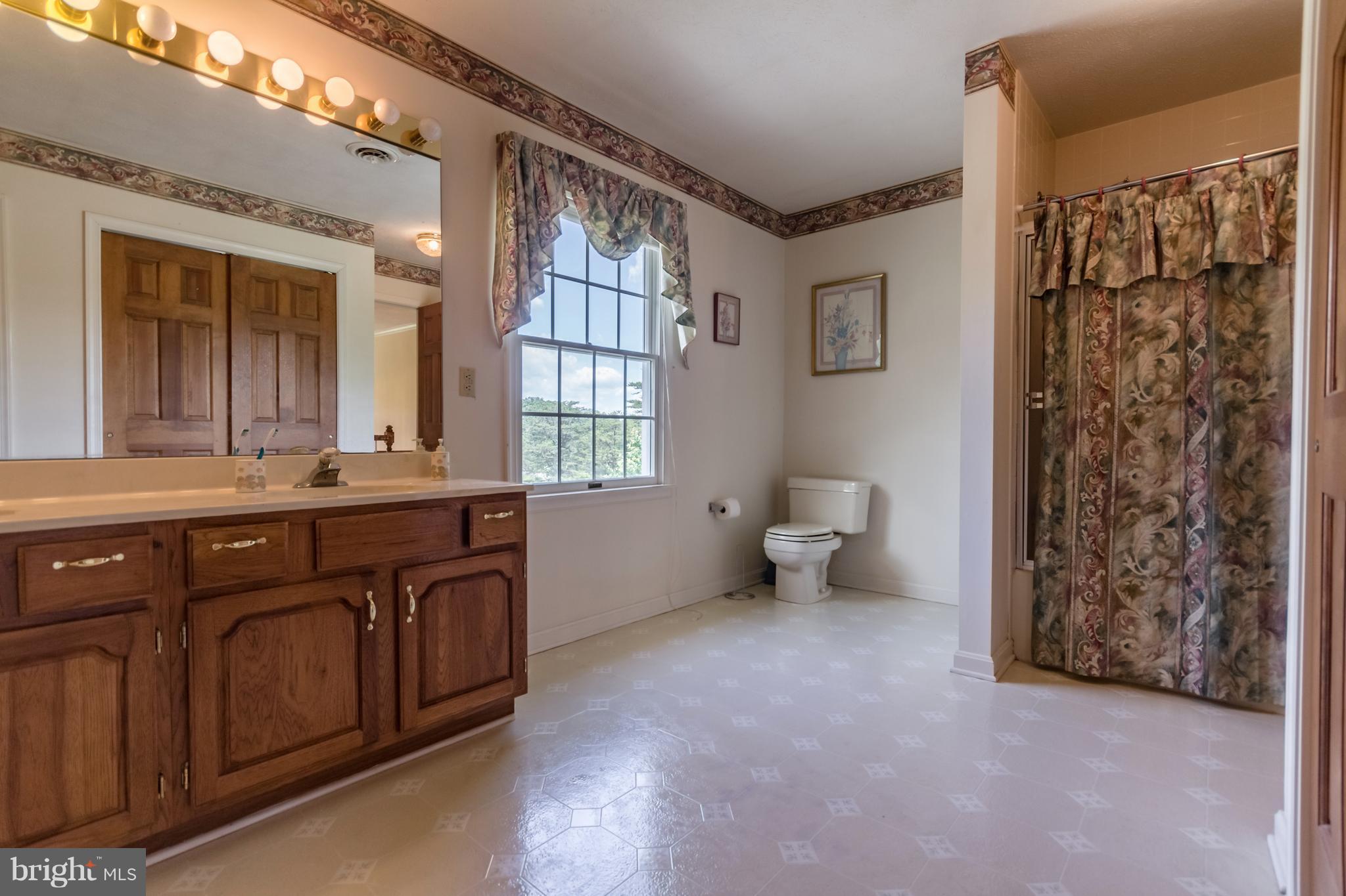 2000 Double Church Road Stephens City, VA 22655 - Photo 16 of 30 Full Upstairs Bath