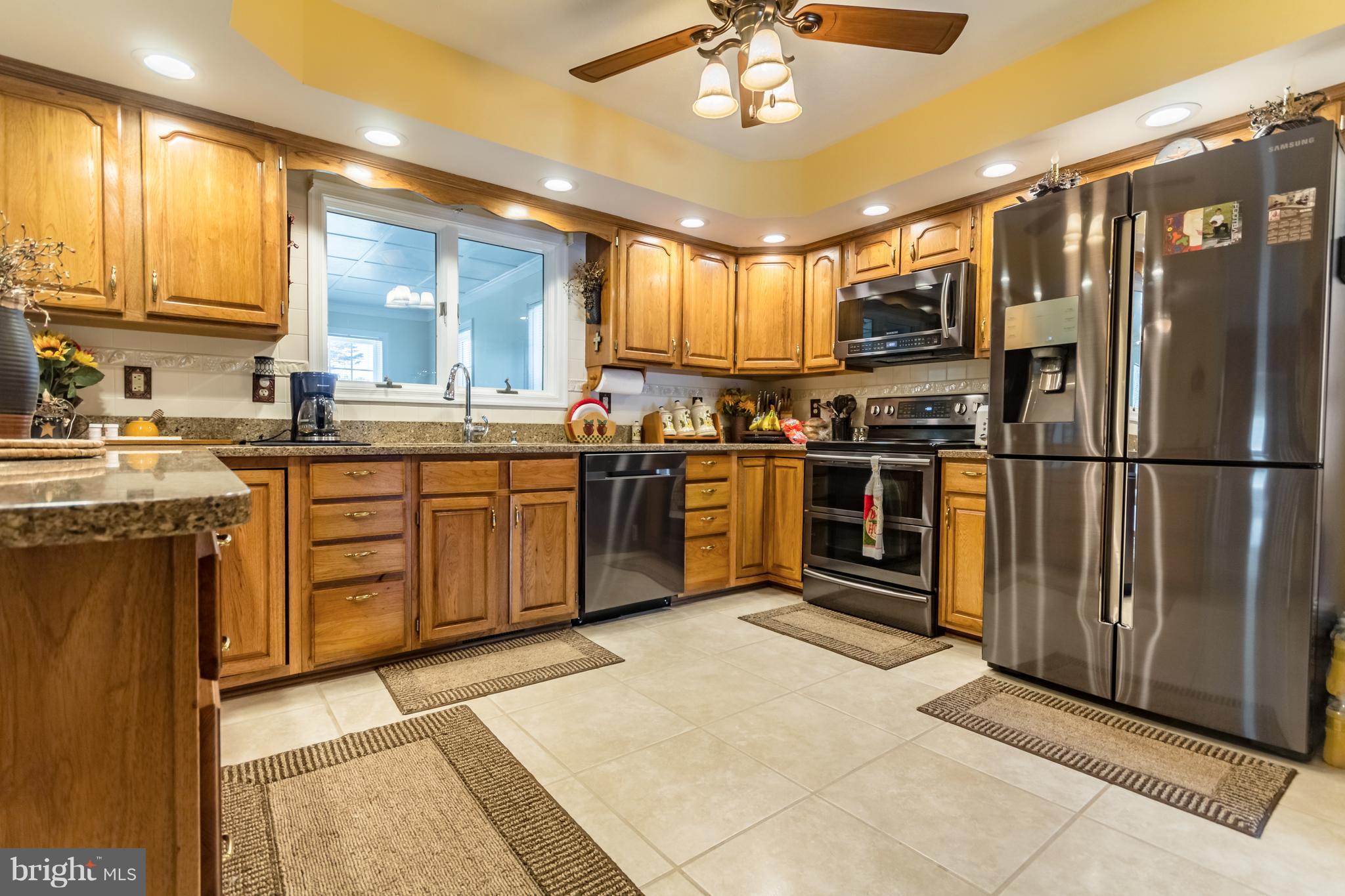 Updated kitchen w/ new Stainless Steel Appliances