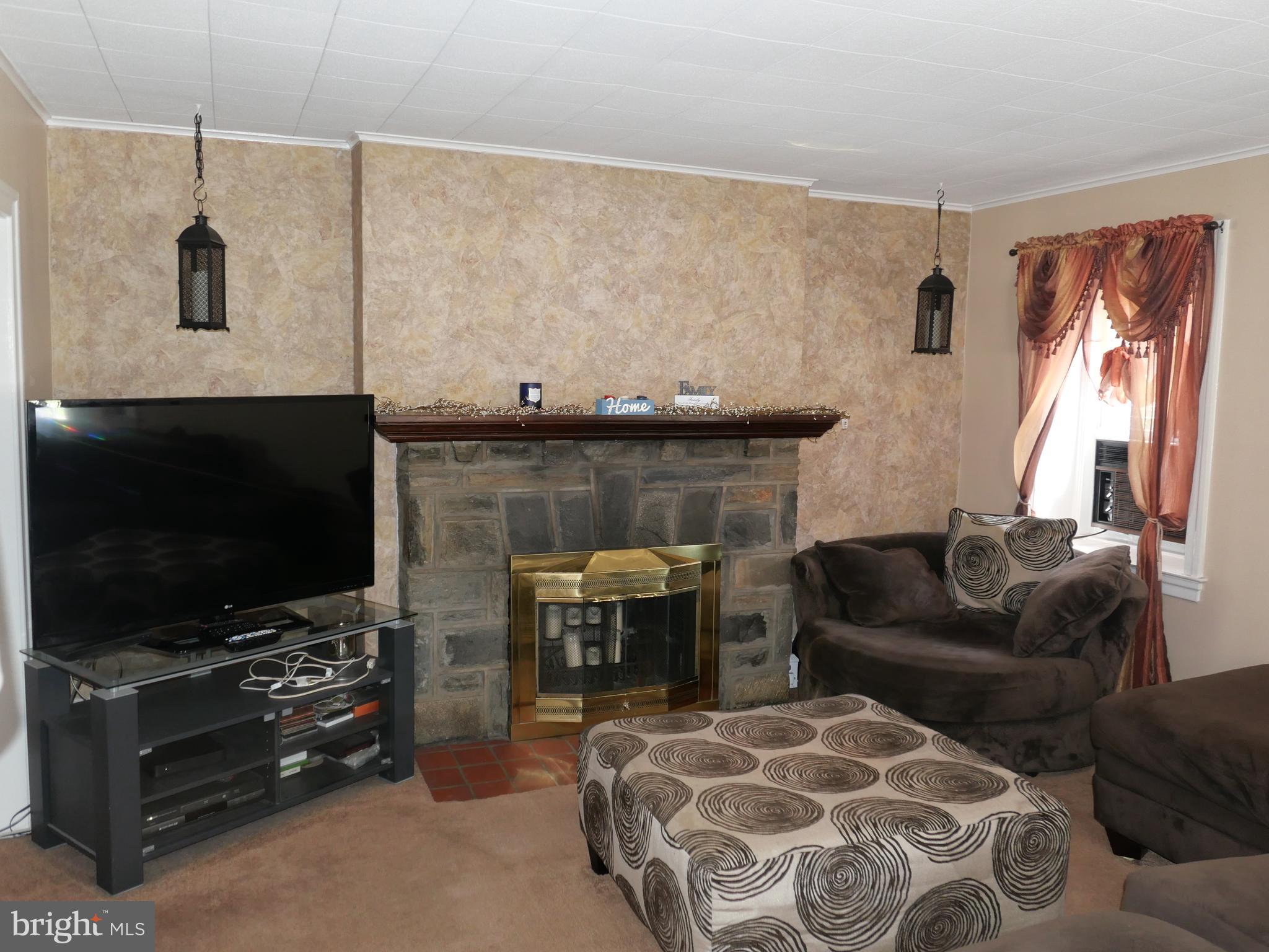 104 Crestview Road Upper Darby, PA 19082 - Photo 4 of 26