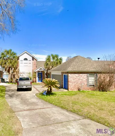 $2,400 | 17627 Lake Iris Avenue, Baton Rouge, LA 70817