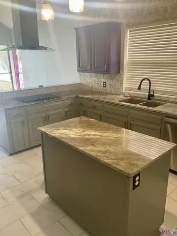 $2,400 | 17627 Lake Iris Avenue, Baton Rouge, LA 70817