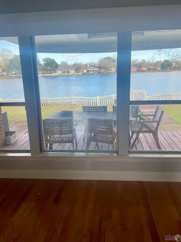 $2,400 | 17627 Lake Iris Avenue, Baton Rouge, LA 70817