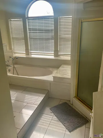 $2,400 | 17627 Lake Iris Avenue, Baton Rouge, LA 70817