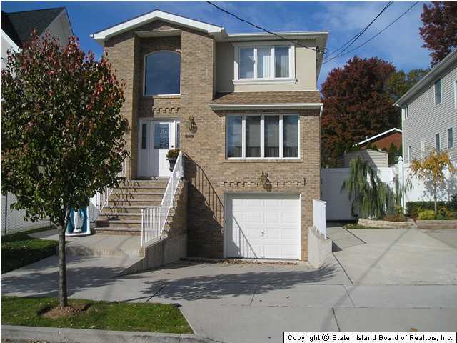 183 Sinclair Avenue Staten Island, NY 10312 - Photo 1 of 7 Primary Photo