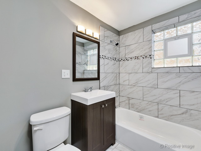 2910 North Long Avenue Chicago, IL 60641 - Photo 13 of 23