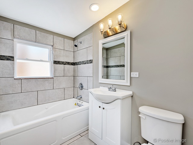 2910 North Long Avenue Chicago, IL 60641 - Photo 16 of 23