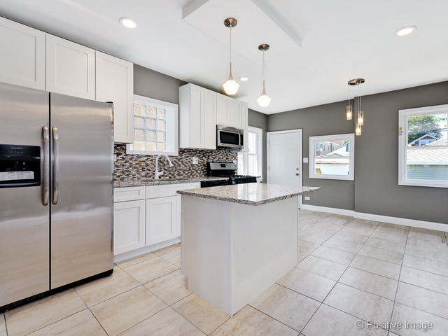 2910 North Long Avenue Chicago, IL 60641 - Photo 8 of 23