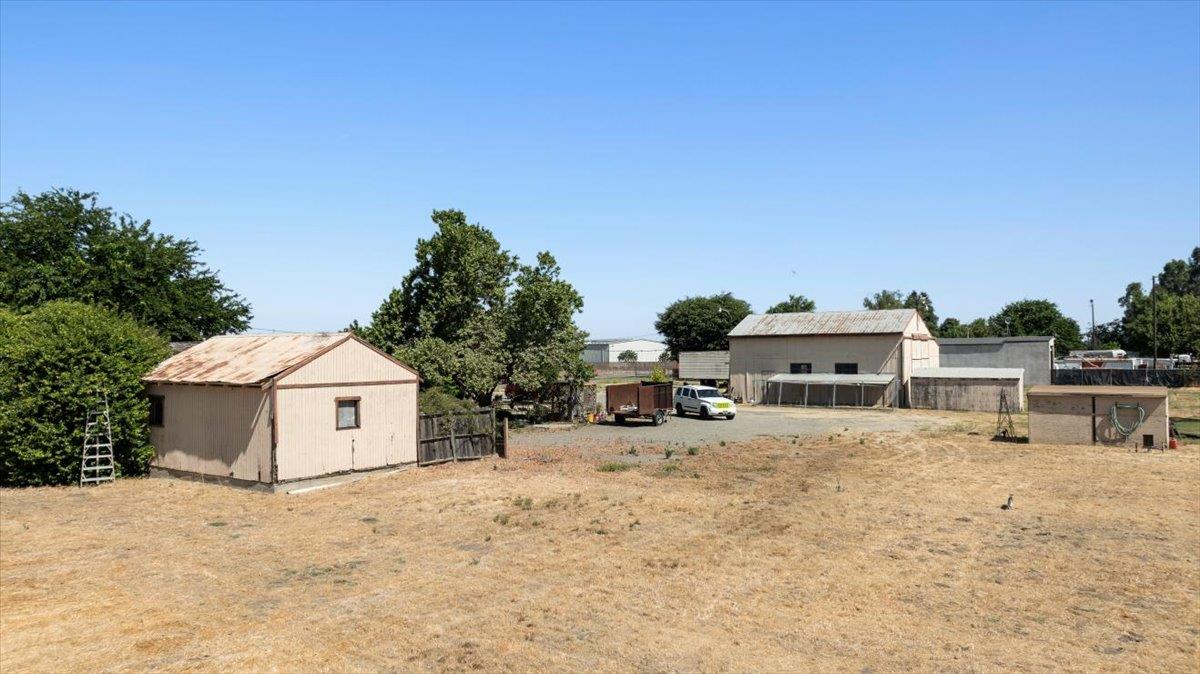 140 Swanson Road Manteca, CA 95337 - Photo 13 of 26 a large house with a outdoor space