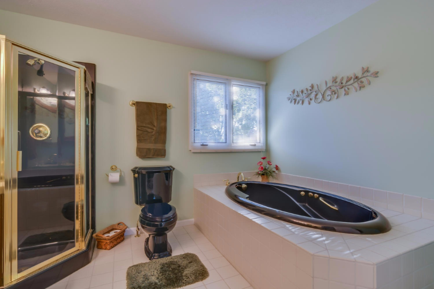 13252 Spence Road Three Rivers, MI 49093 - Photo 34 of 51 Master Bathroom with Jacuzzi