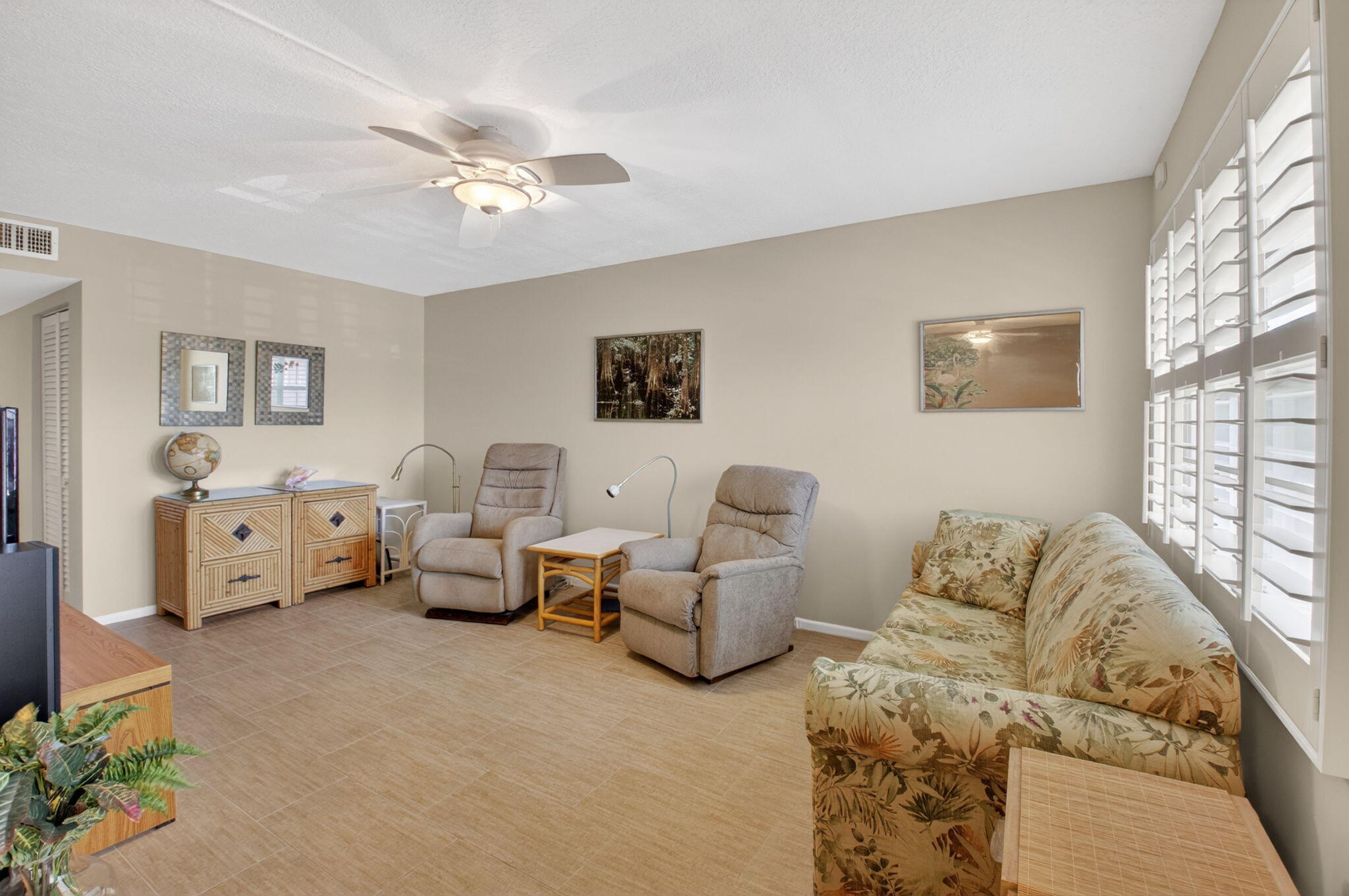 2047 Newcastle A Boca Raton, FL 33434 - Photo 11 of 57 Living Area