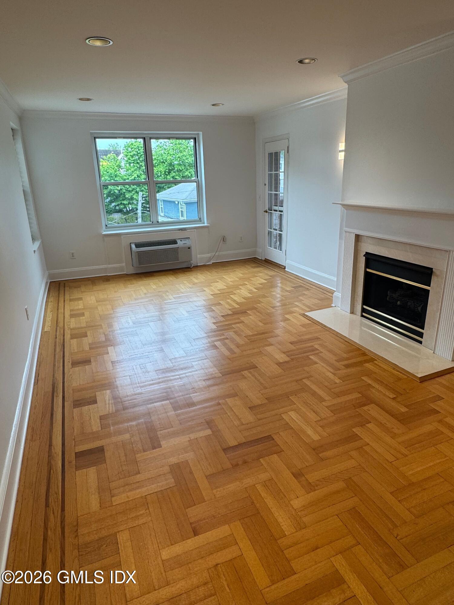 25 West Elm Street, Unit 40 Greenwich, CT 06830 - Photo 28 of 28 an empty room with windows