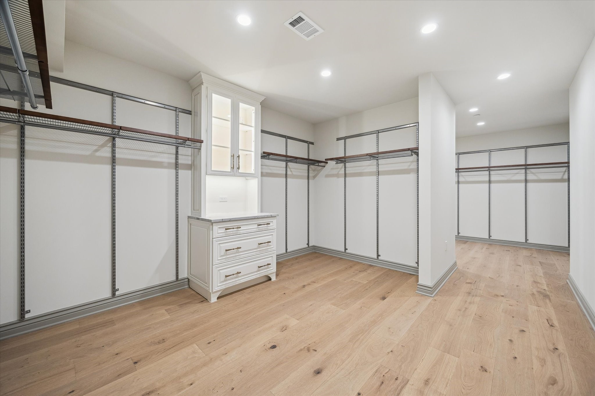 1717 Bissonnet Street, Unit 508 Houston, TX 77005 - Photo 18 of 34 a view of an empty room with closet area