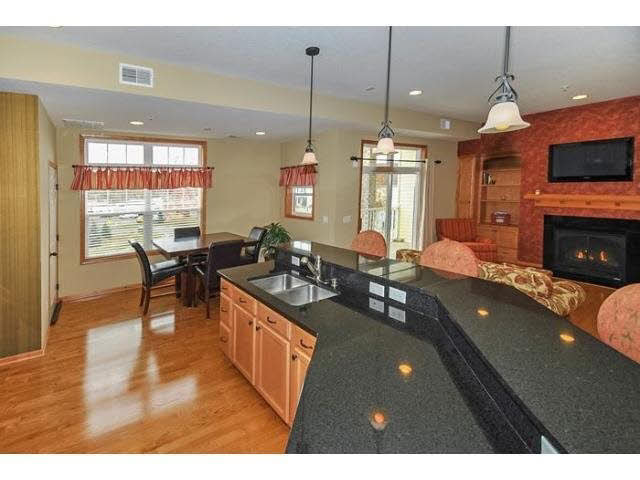 1256 County Rd D East, Unit 102 Maplewood, MN 55109 - Photo 1 of 18 Gallery Image 1