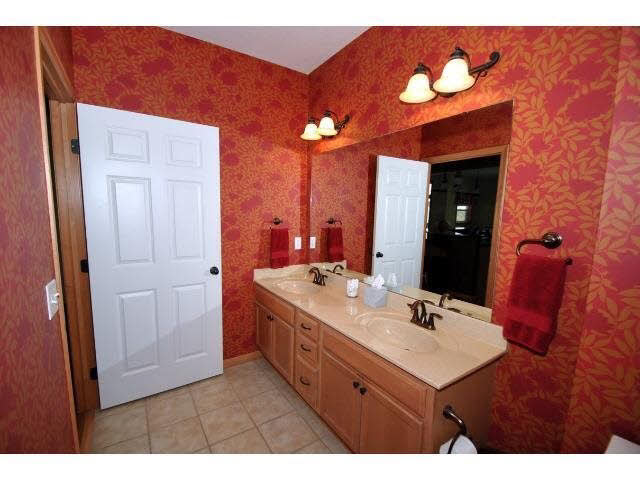 1256 County Rd D East, Unit 102 Maplewood, MN 55109 - Photo 11 of 18 Gallery Image 11