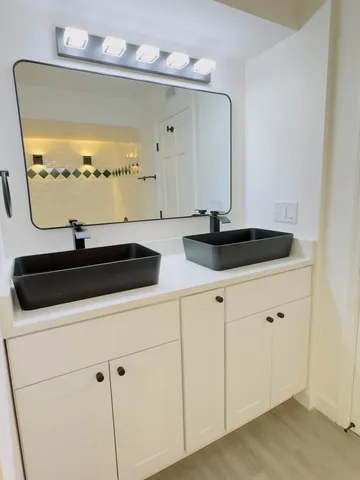 $670,000 | 1671 Mission Hills Road, Unit 201, Northbrook, IL 60062