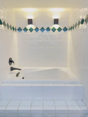 $670,000 | 1671 Mission Hills Road, Unit 201, Northbrook, IL 60062