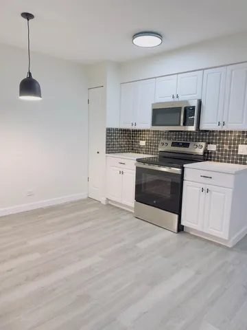 $670,000 | 1671 Mission Hills Road, Unit 201, Northbrook, IL 60062