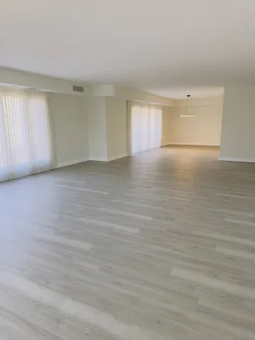 $670,000 | 1671 Mission Hills Road, Unit 201, Northbrook, IL 60062