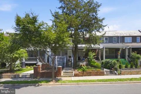 $850,000 | 329 18th Place Northeast, Washington, DC 20002