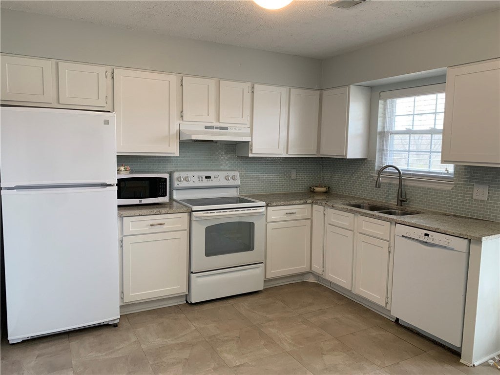 1761 Wire Road, Unit 15 Auburn, AL 36832 - Photo 6 of 16 Gallery Image 6