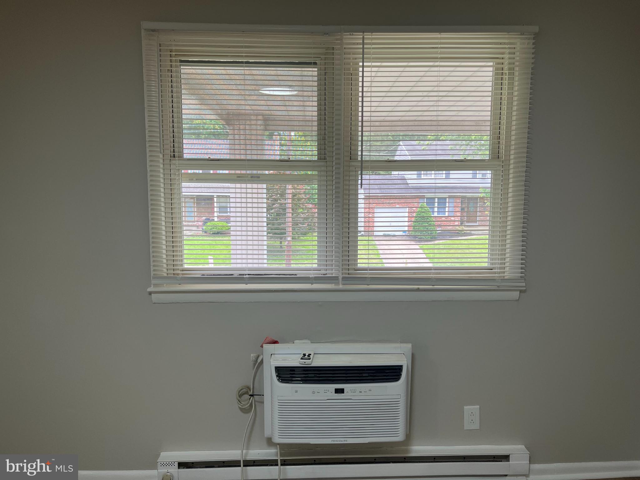 319 Columbia Avenue, Unit 227 Stratford, NJ 08084 - Photo 10 of 13 a room with a window