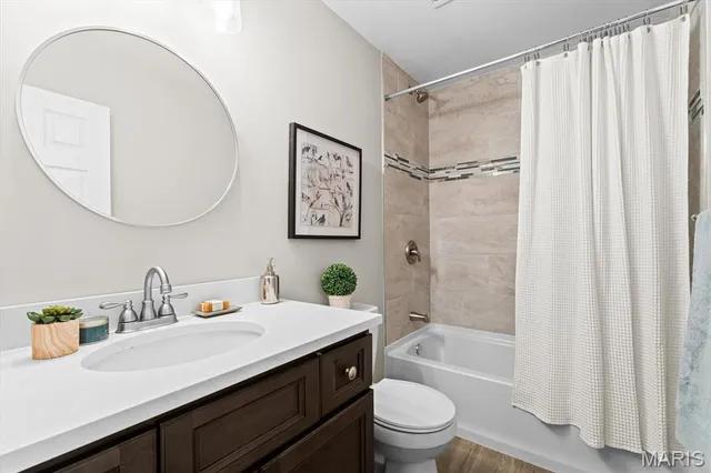 $490,000 | 1329 Westbrooke Terrace Drive, Ballwin, MO 63021