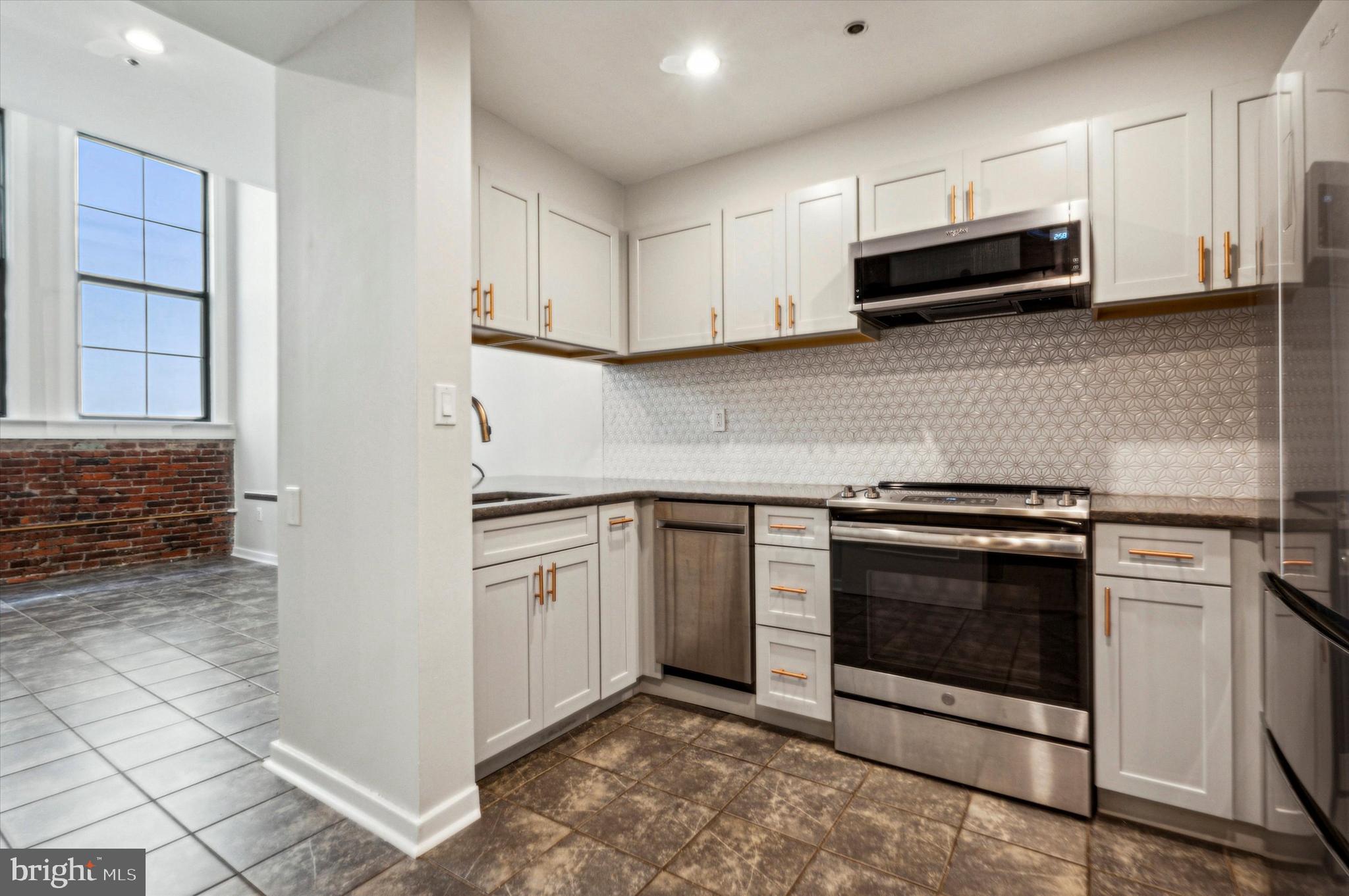 315 New Street, Unit 104 Philadelphia, PA 19106 - Photo 4 of 21