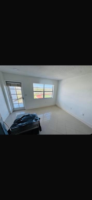 1130 11th Street, Unit 6J Miami Beach, FL 33139 - Photo 15 of 18 a view of back yard