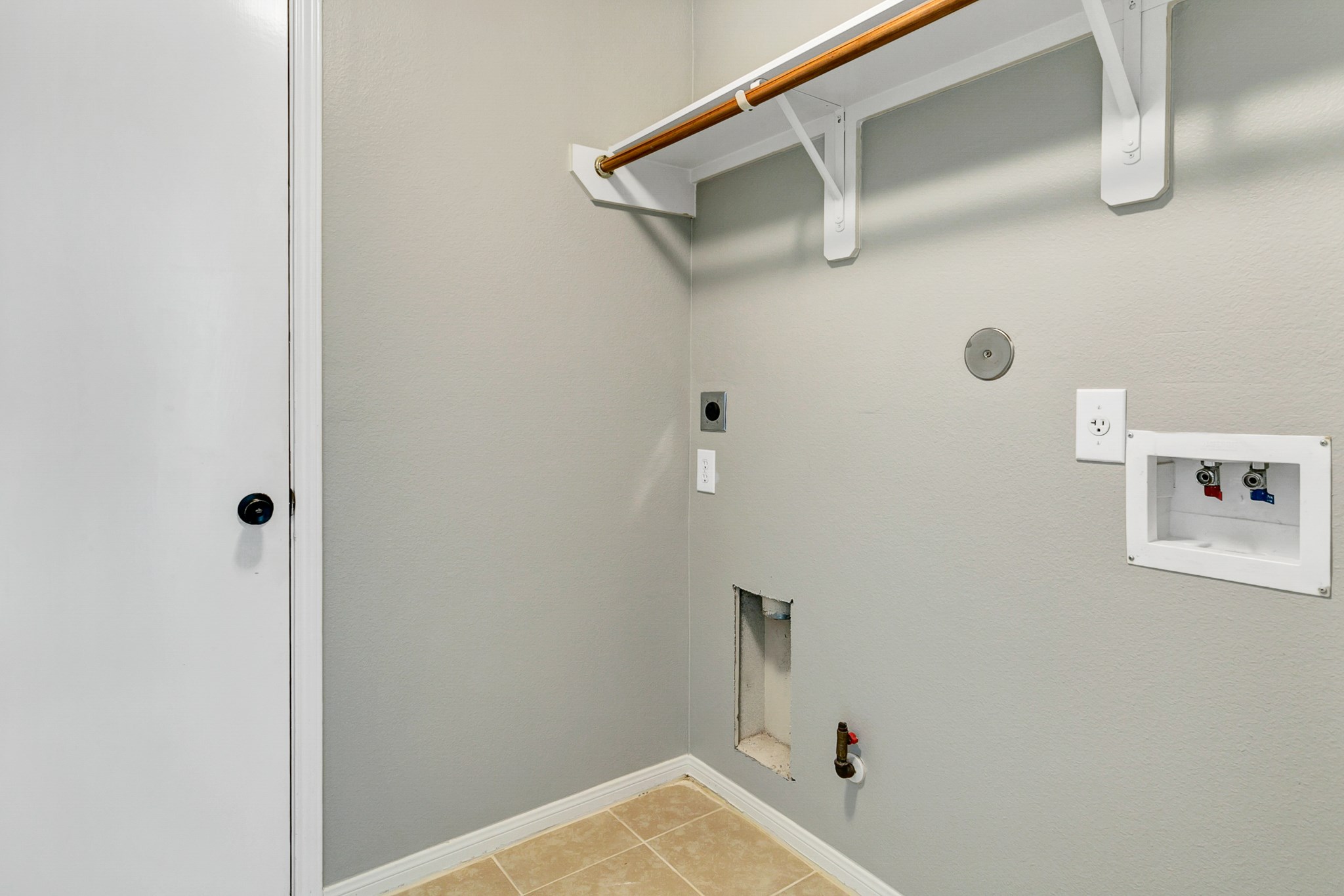 2331 Old Ox Road Spring, TX 77386 - Photo 16 of 16 Laundry room with access to garage