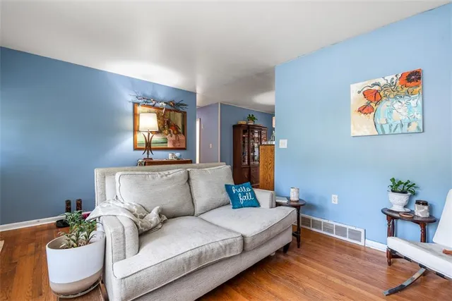 $278,000 | 6720 Hadley Lane, Overland Park, KS 66204