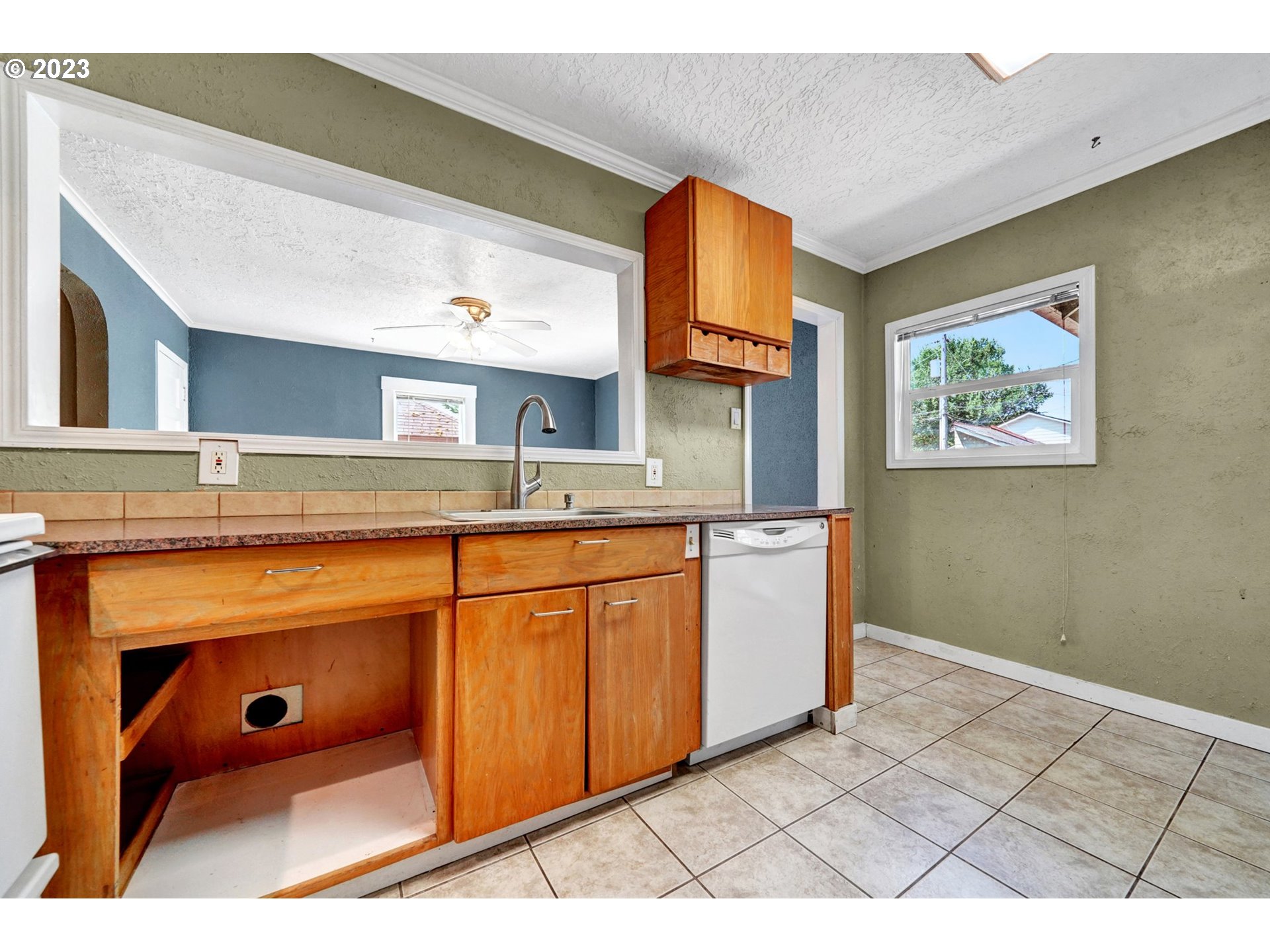 661 18th Avenue Longview, WA 98632 - Photo 15 of 39 a bathroom with a sink mirror and vanity
