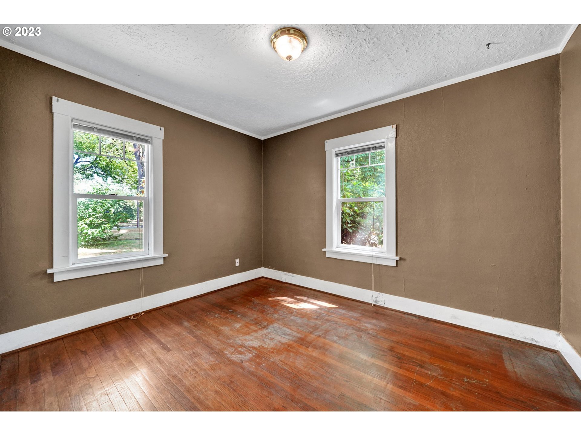 661 18th Avenue Longview, WA 98632 - Photo 17 of 39 a view of an empty room with a window