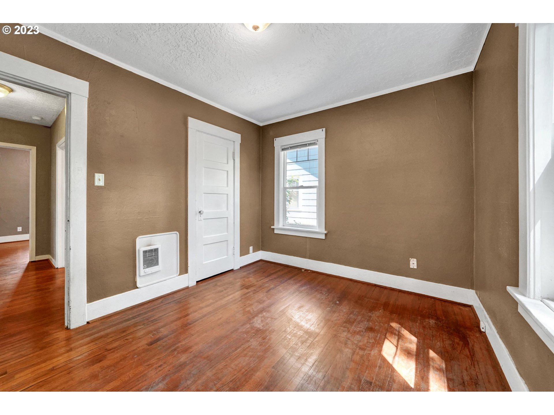 661 18th Avenue Longview, WA 98632 - Photo 18 of 39 en empty room with window and wooden floor