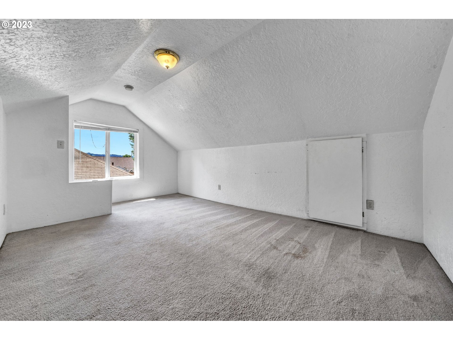661 18th Avenue Longview, WA 98632 - Photo 25 of 39 a view of an empty room with a window