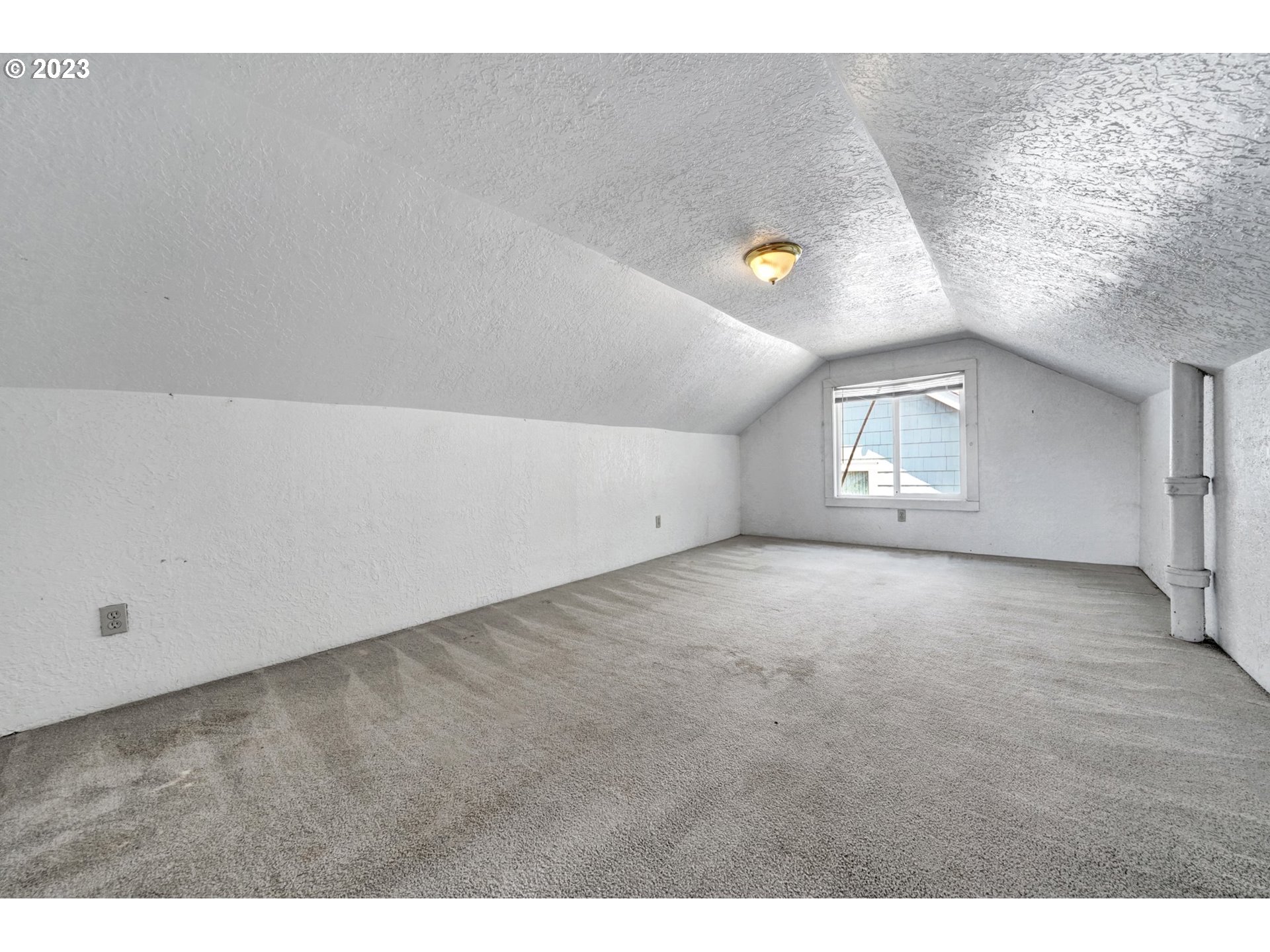 661 18th Avenue Longview, WA 98632 - Photo 26 of 39 a view of an empty room with a window