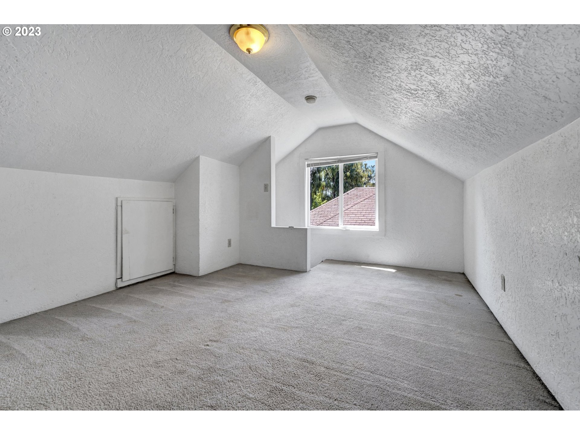 661 18th Avenue Longview, WA 98632 - Photo 28 of 39 a view of an empty room with a window