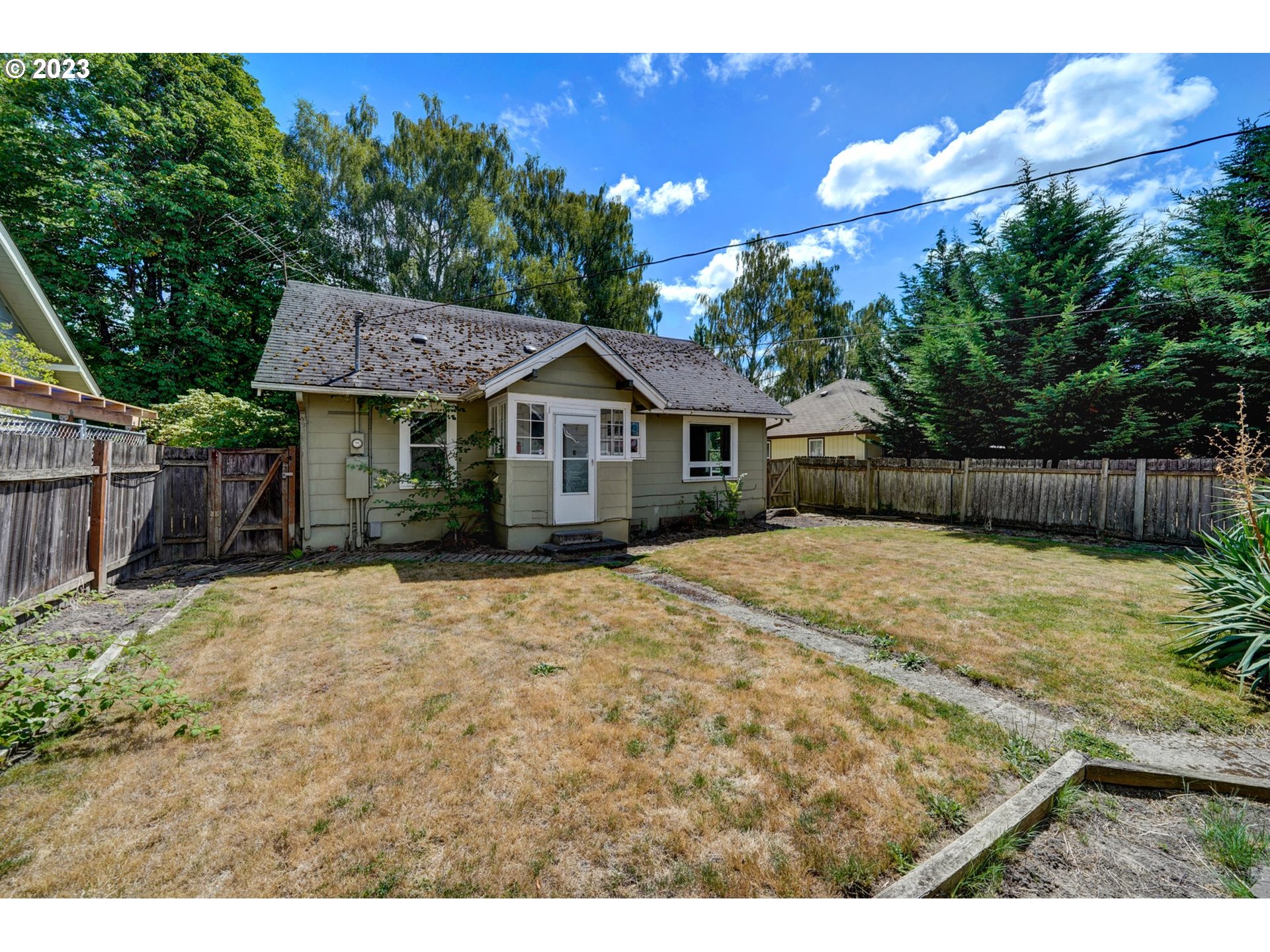 661 18th Avenue Longview, WA 98632 - Photo 30 of 39 a house view with a garden space