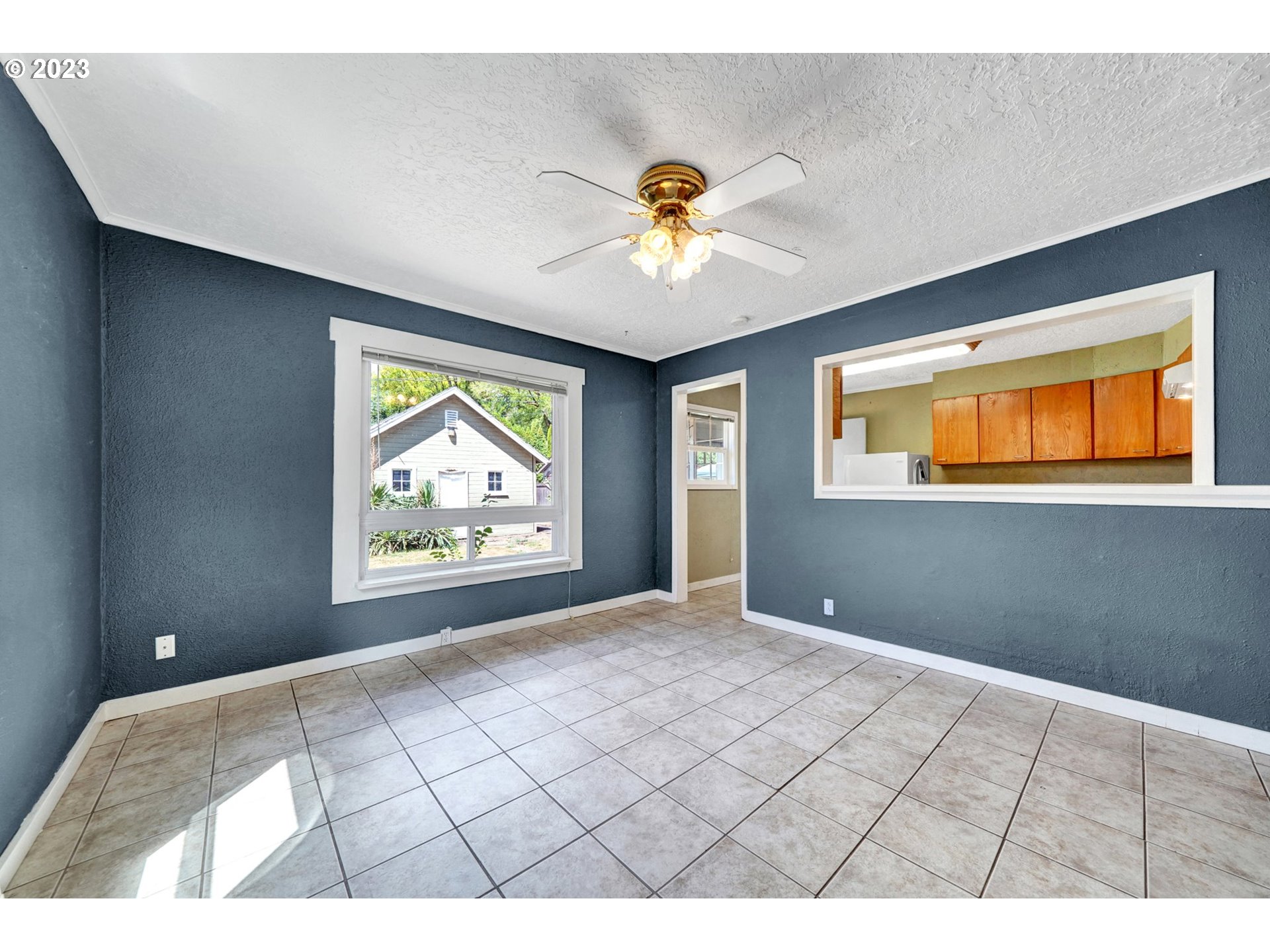 661 18th Avenue Longview, WA 98632 - Photo 9 of 39 a view of an empty room with a window