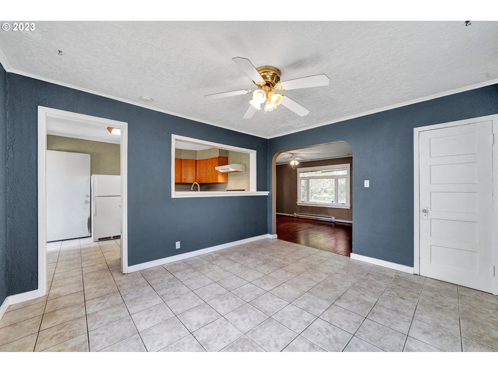 661 18th Avenue Longview, WA 98632 - Photo 10 of 39 a view of an empty room with window and cabinet