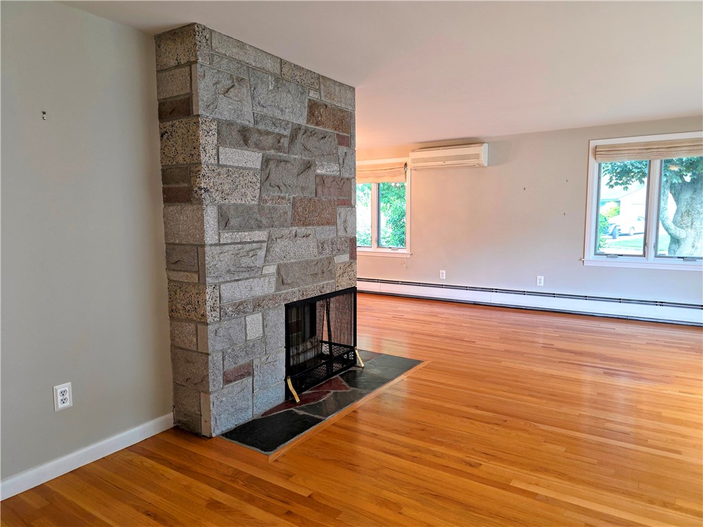 40 Russet Way Cranston, RI 02920 - Photo 5 of 35