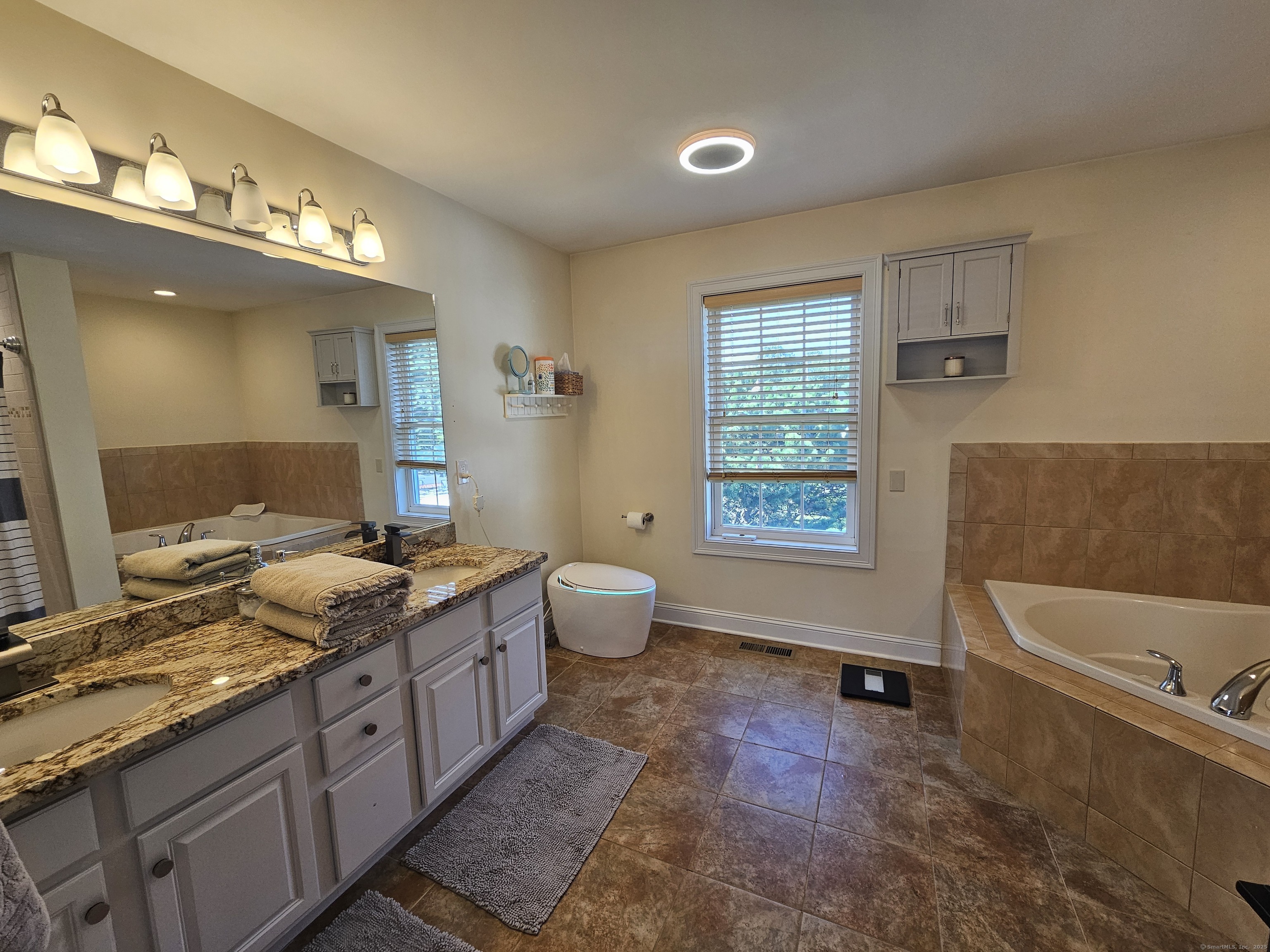 44 Meadow View Road New Haven, CT 06512 - Photo 28 of 40