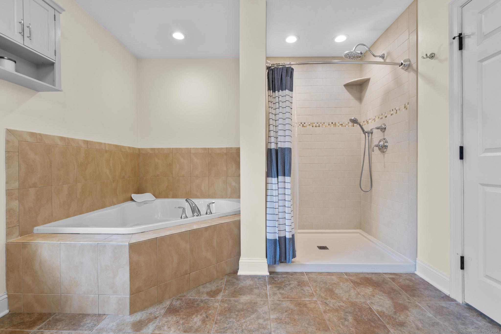 44 Meadow View Road New Haven, CT 06512 - Photo 29 of 40