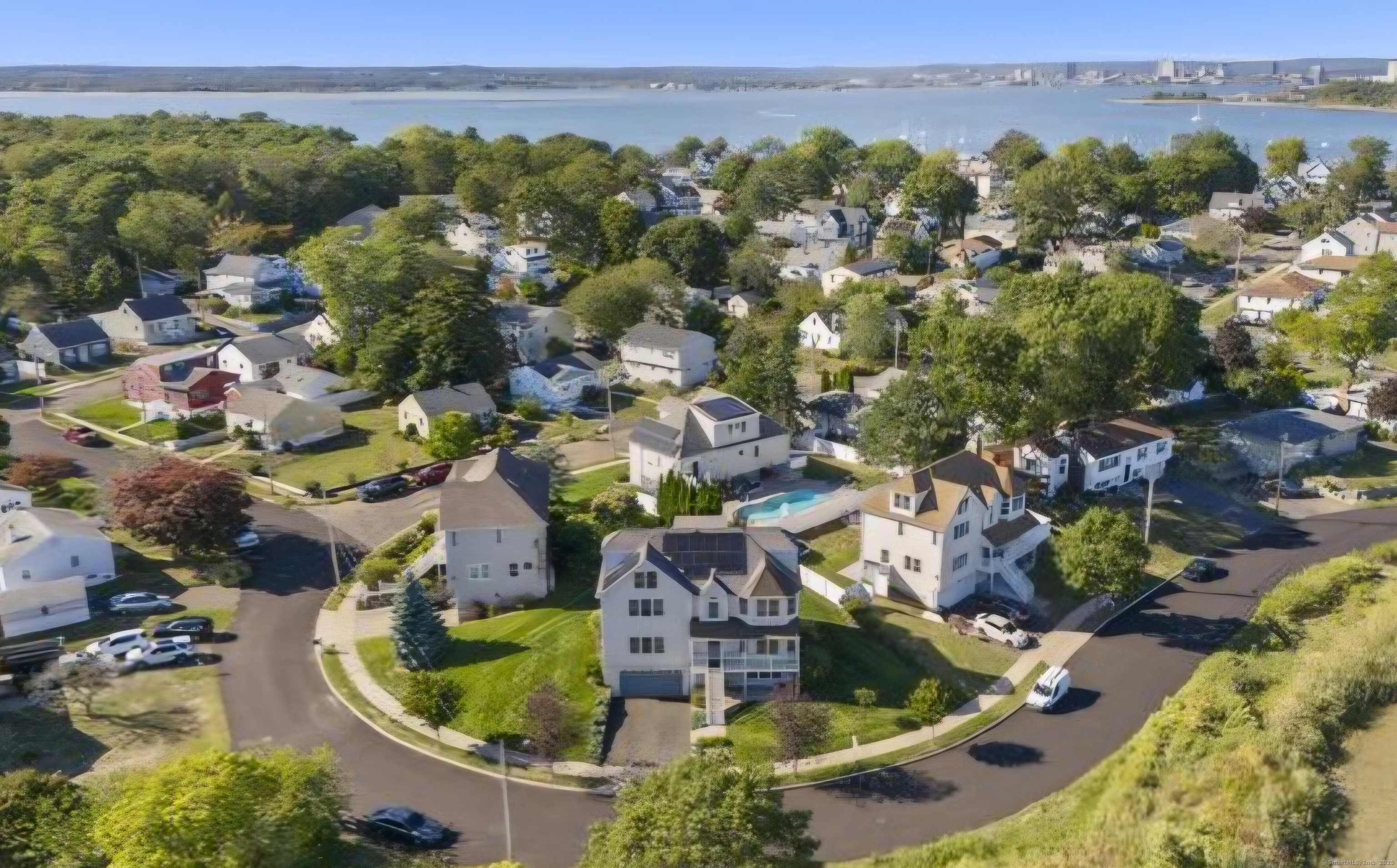 44 Meadow View Road New Haven, CT 06512 - Photo 3 of 40